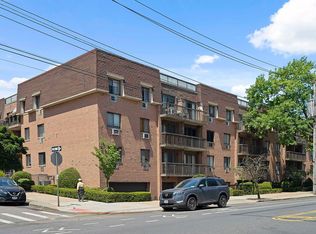 61-12 69th St #2M, Middle Village, NY 11379