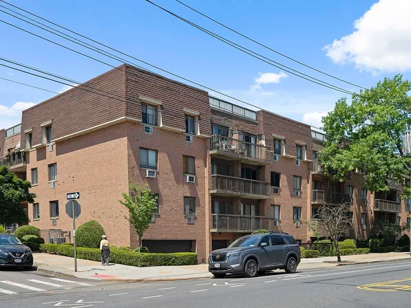 61-12 69th St #2M, Middle Village, NY 11379