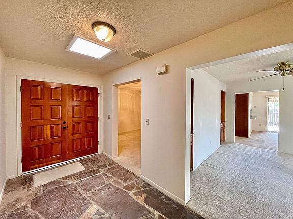 3rd image of 810 W Navajo Ln