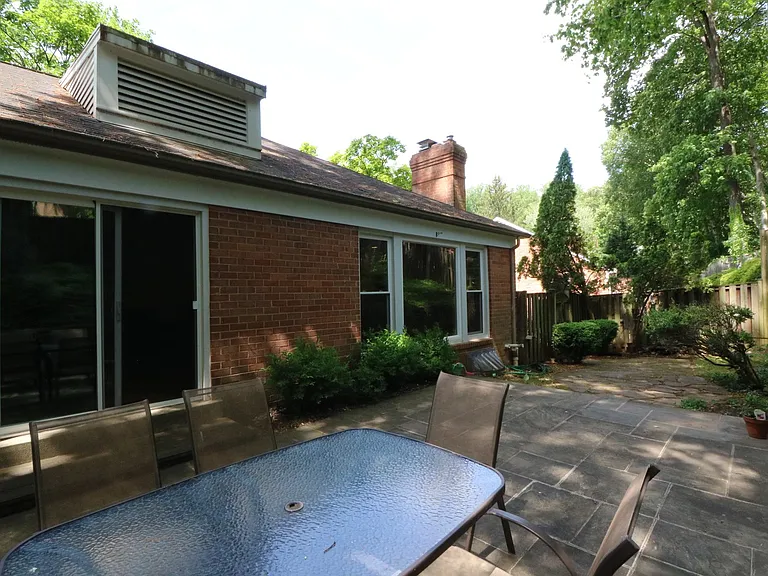 6703 Rannoch Rd — Photo 40