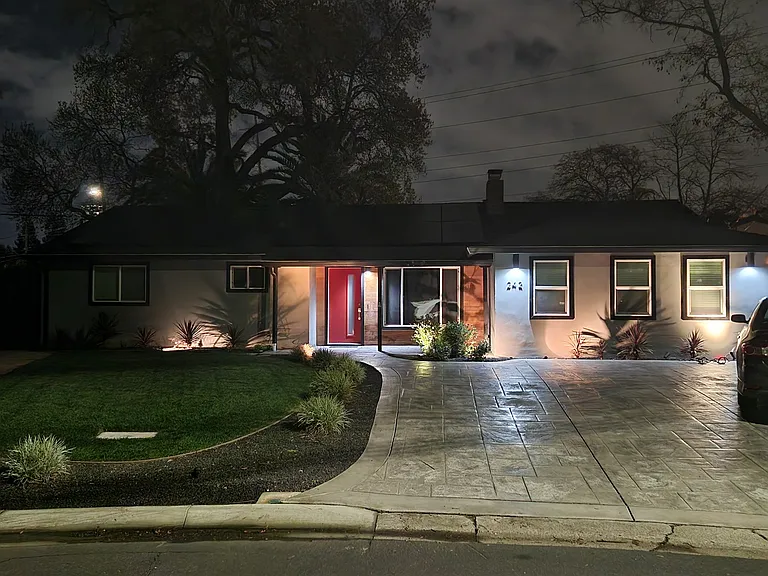 242 Elaine Dr #A — Photo 3