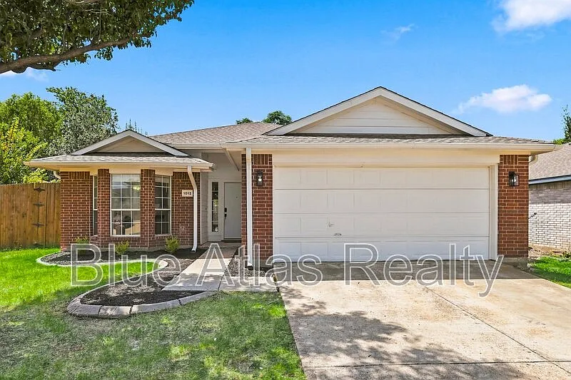 3 bed, 2.0 bath, 1462 sqft, $2,150 — Photo 3