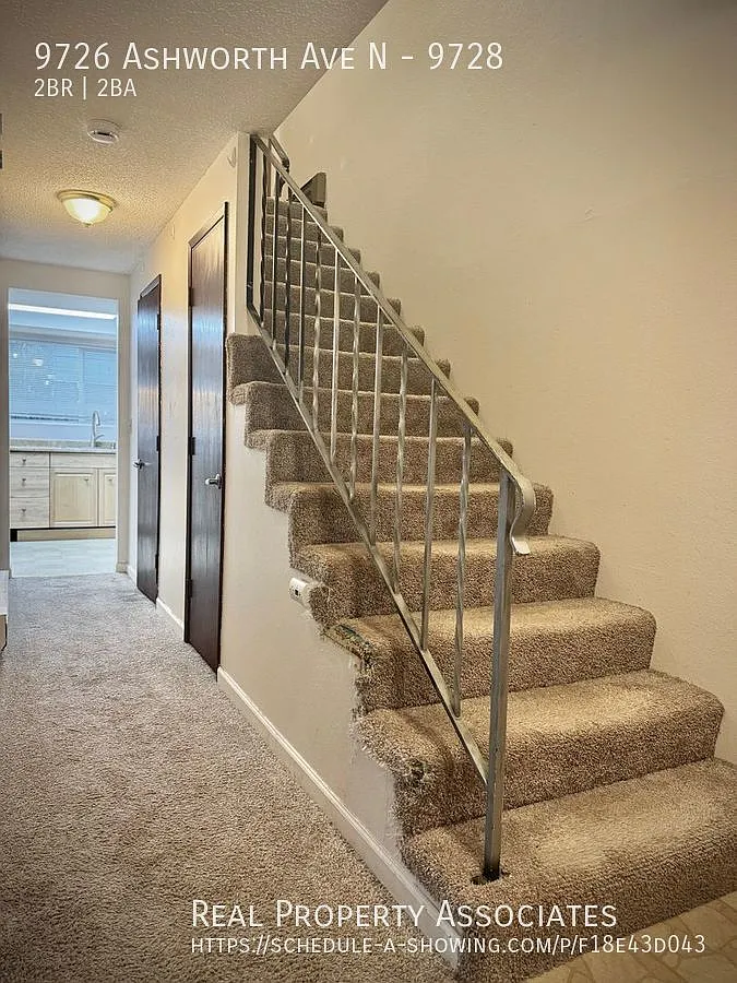 Spacious 2 Bedroom/2 Bath Townhouse-Style Duplex with Fenced Backyard - Pet Friendly! — Photo 3