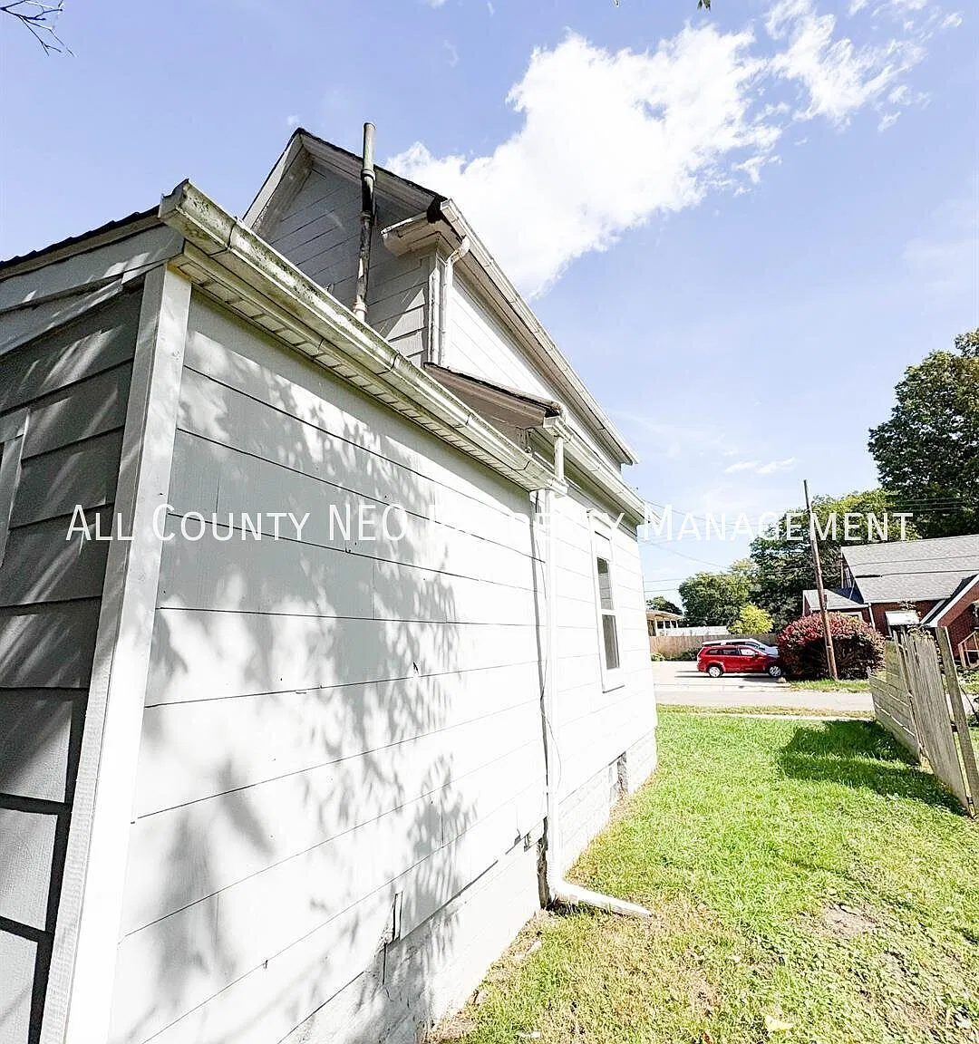 Newly renovated 3-bedroom, 1-bath home in Akron! — Photo 3