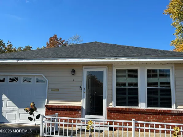 5 Leeward Street, Toms River, NJ 08757