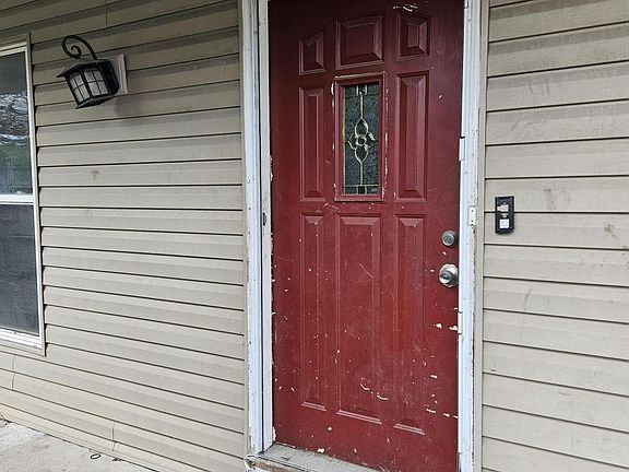 2nd image of 962 W 59th Cir