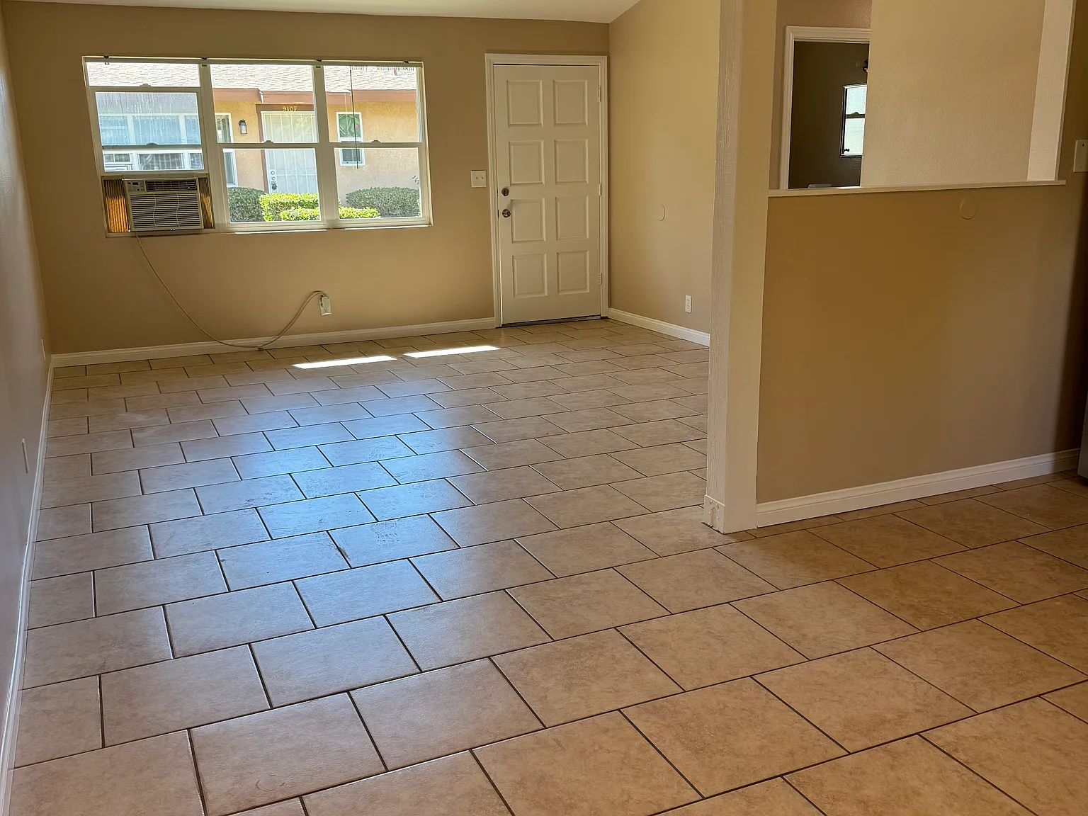 2 bed, 1.5 bath, 924 sqft, $2,400 — Photo 4