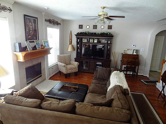 2nd image of 114 Greenridge Cir