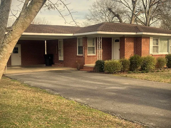 210 Auburn St, Centre, AL 35960