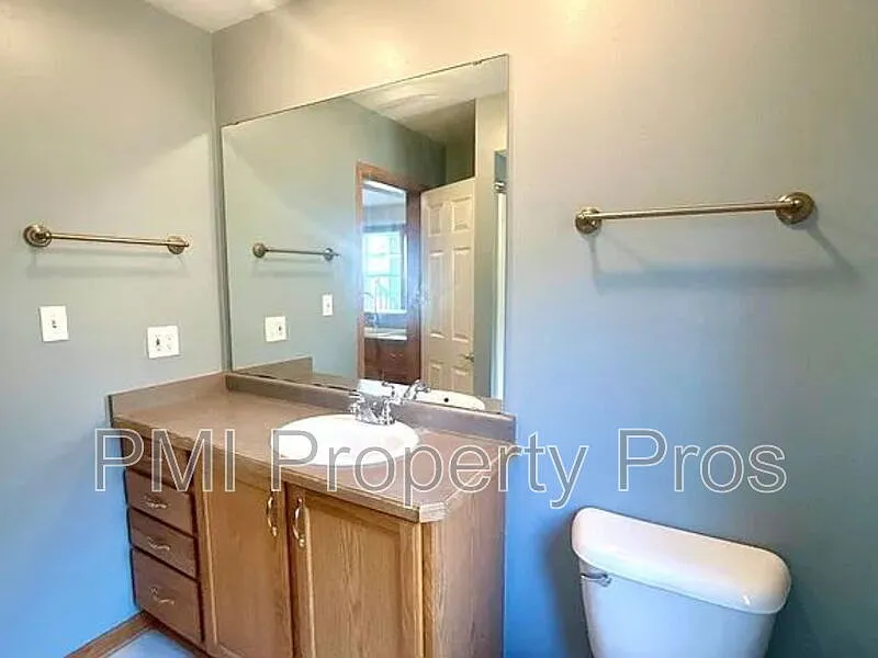 2 bed, 1.0 bath, $1,375 — Photo 3