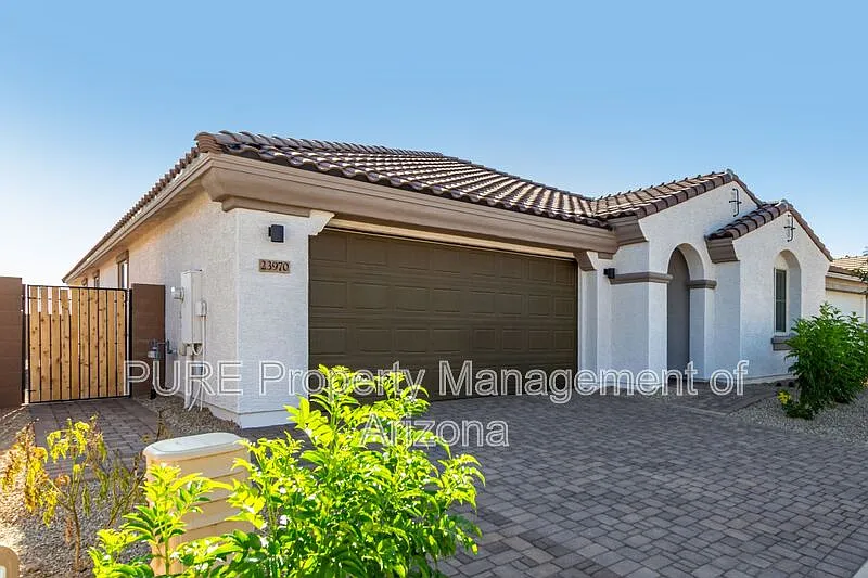 4 bed, 3.0 bath, 2204 sqft, $2,195 — Photo 2