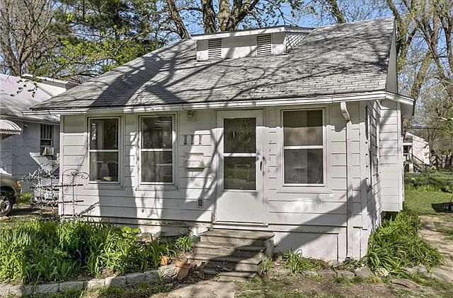 1st image of 111 N Huttig Ave