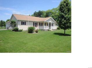 211 E Cross St, Palestine, OH 45352