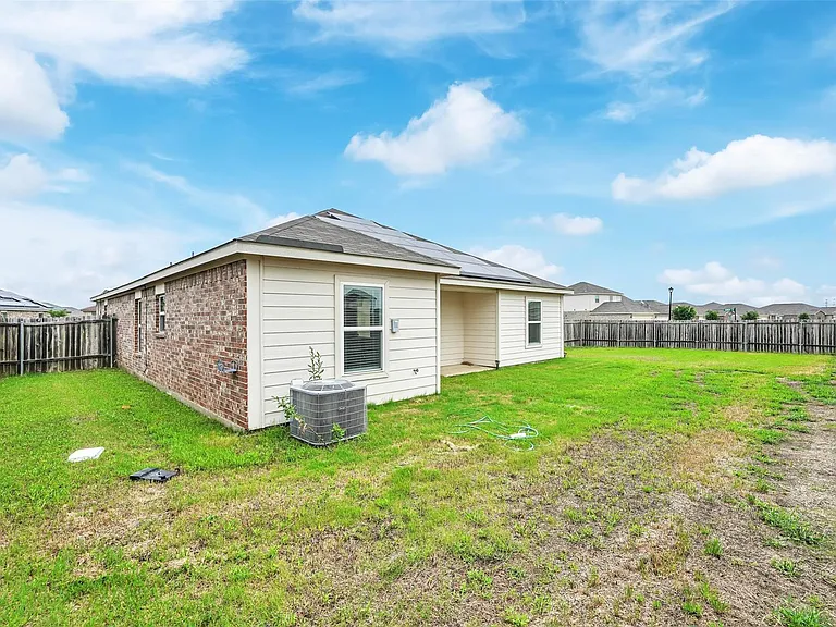 170 Kennedy Dr — Photo 22