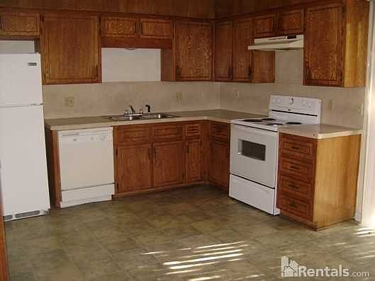 4th image of 3408 Victoria Cir APT A