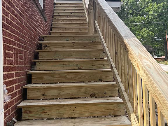 2nd image of 639 E Iredell Ave #2