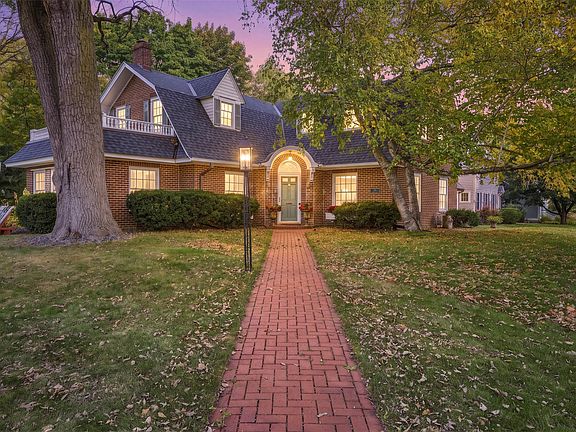 2nd image of 532 Summit Avenue
