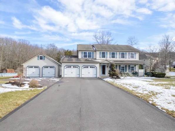 516 Stone Hedge Pl, Mountain Top, PA 18707