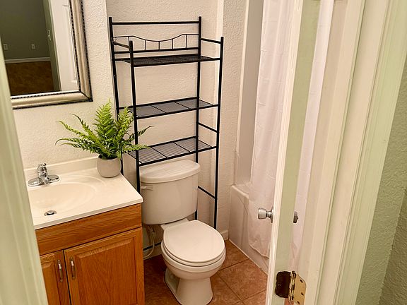 5th image of 1547 Legend Trail Dr Unit B
