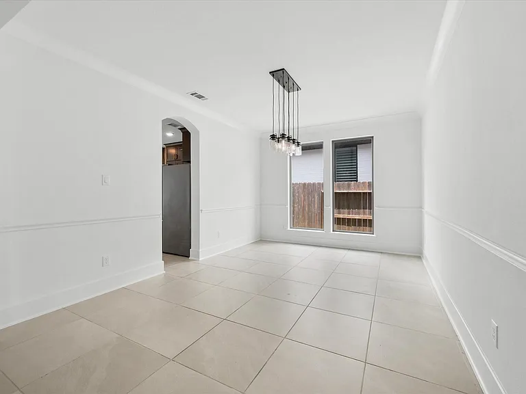 1911 Golden Leaf Dr — Photo 12