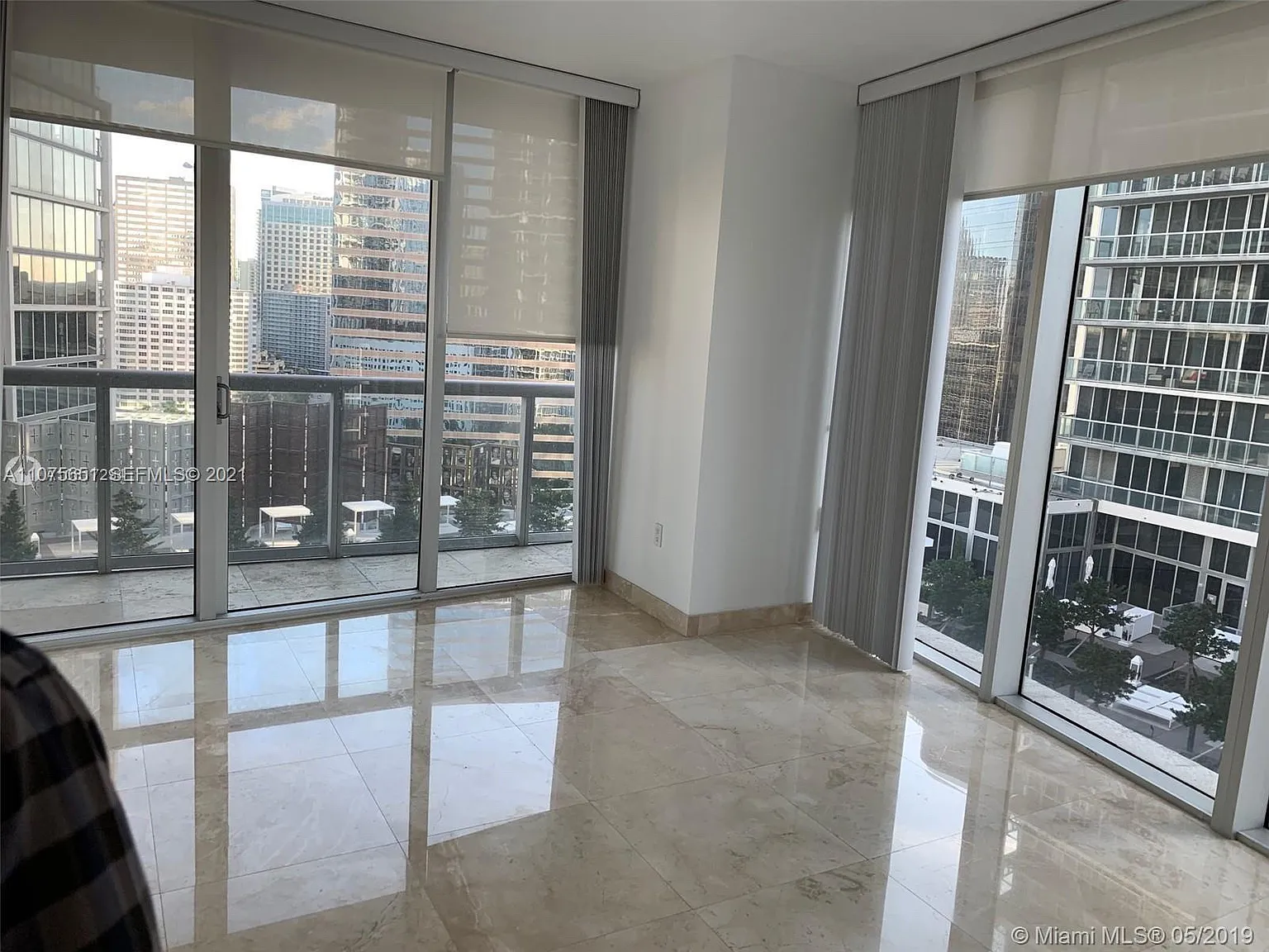 2 bed, 1012 sqft, $4,300 — Photo 3
