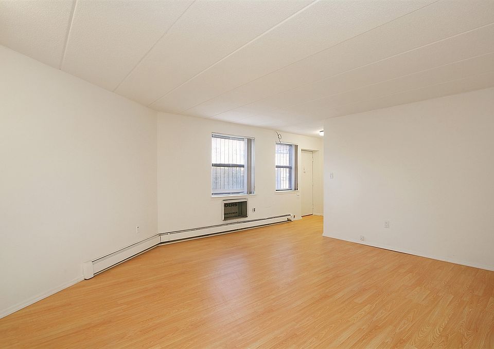 2nd image of 438 Clermont Ave APT A