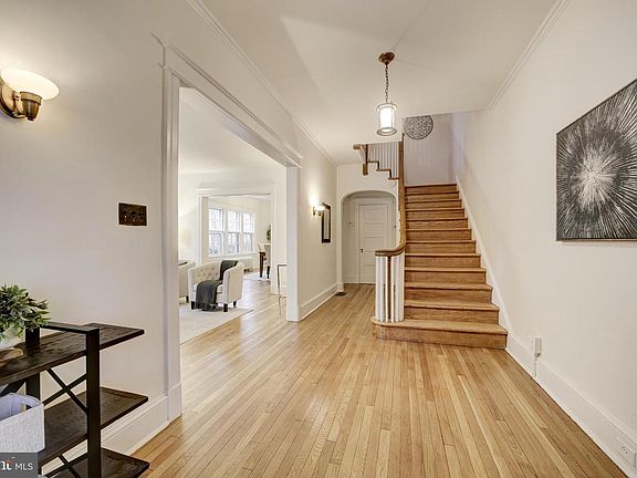 5th image of 2849 29th St NW