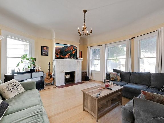 3rd image of 859 Oak St #1
