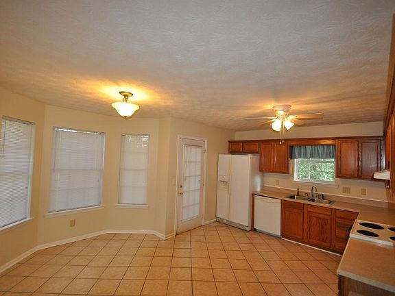 4th image of 1538 Bower Dr SE