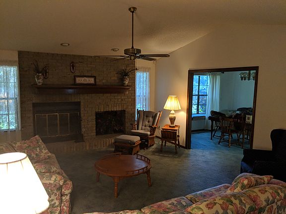 4th image of 1555 S Park Ave