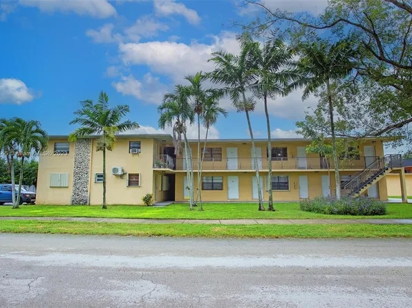 4590 Ludlam Rd APT 18, Miami, FL 33155