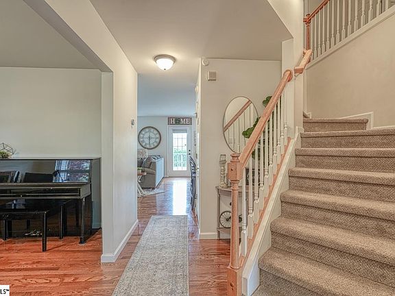 3rd image of 100 Twinflower Dr