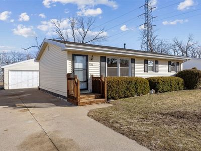 496 Hillview Dr, Marion, IA, 52302