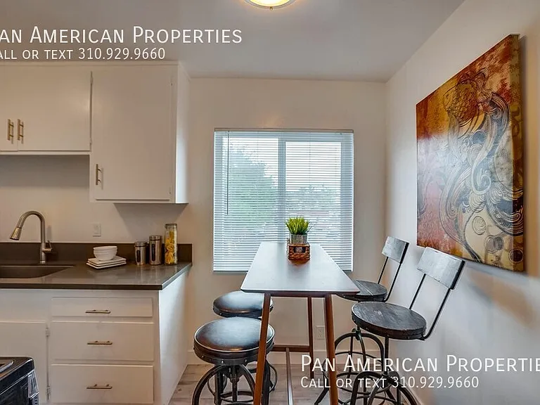 94 E Market St #3 — Photo 7