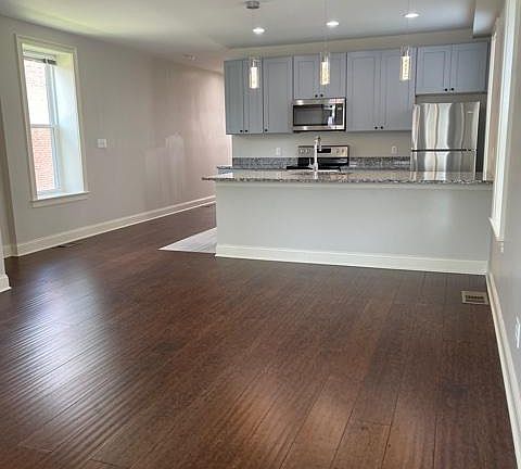 4th image of 4439 Swan Ave #B