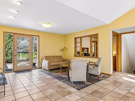 4th image of 4860 Woodridge Ct