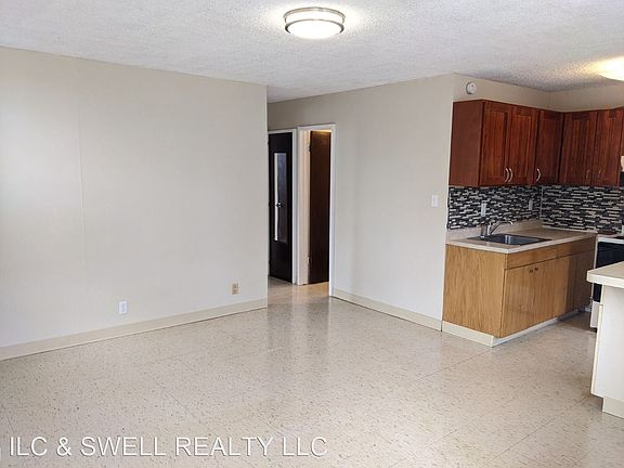 2nd image of 640 Hausten St APT C