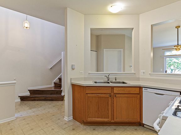 4th image of 1477 Doolittle Ln