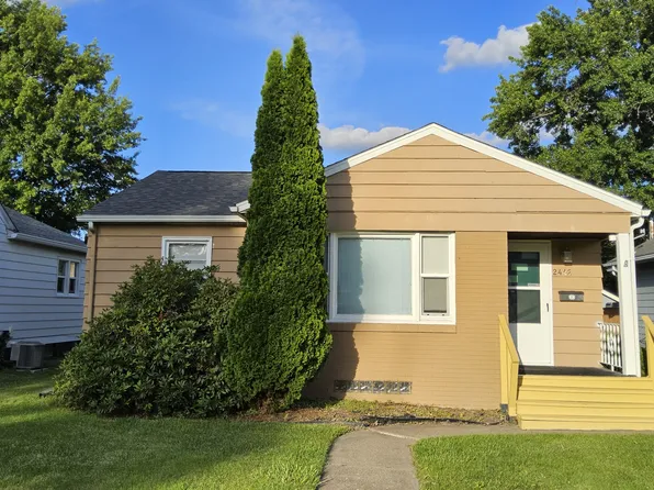2442 33rd St, Moline, IL 61265