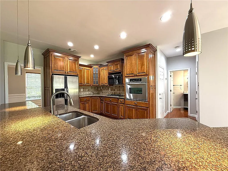 1310 Rosewood Dr — Photo 9