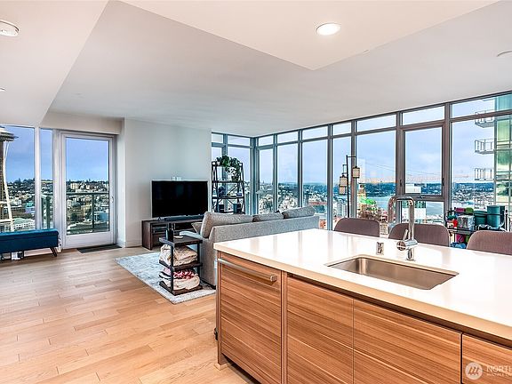 2nd image of 583 Battery Street #3103N