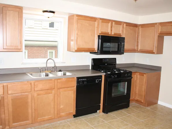 4443 Raceview Ave, Cincinnati, OH 45211