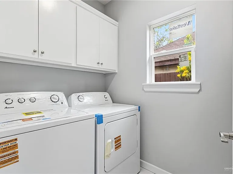 907 S Diplomat Dr — Photo 13