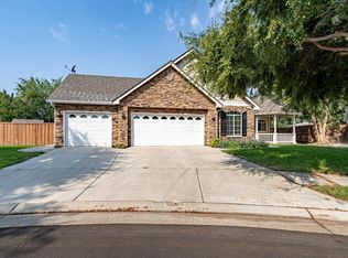 17 Moody Ave, Clovis, CA 93619