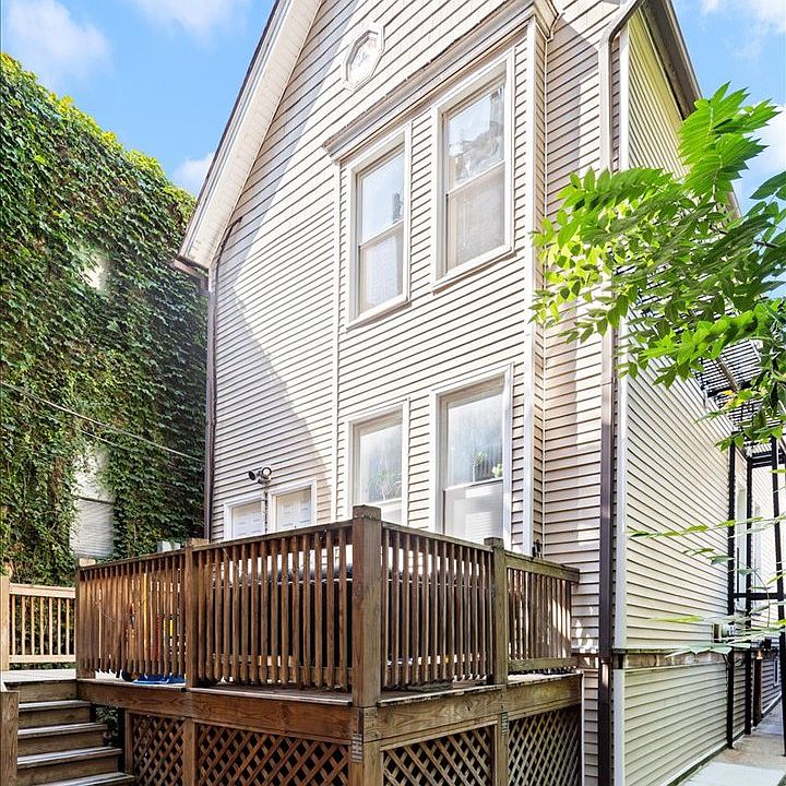 1st image of 644 W Briar Pl APT 2R