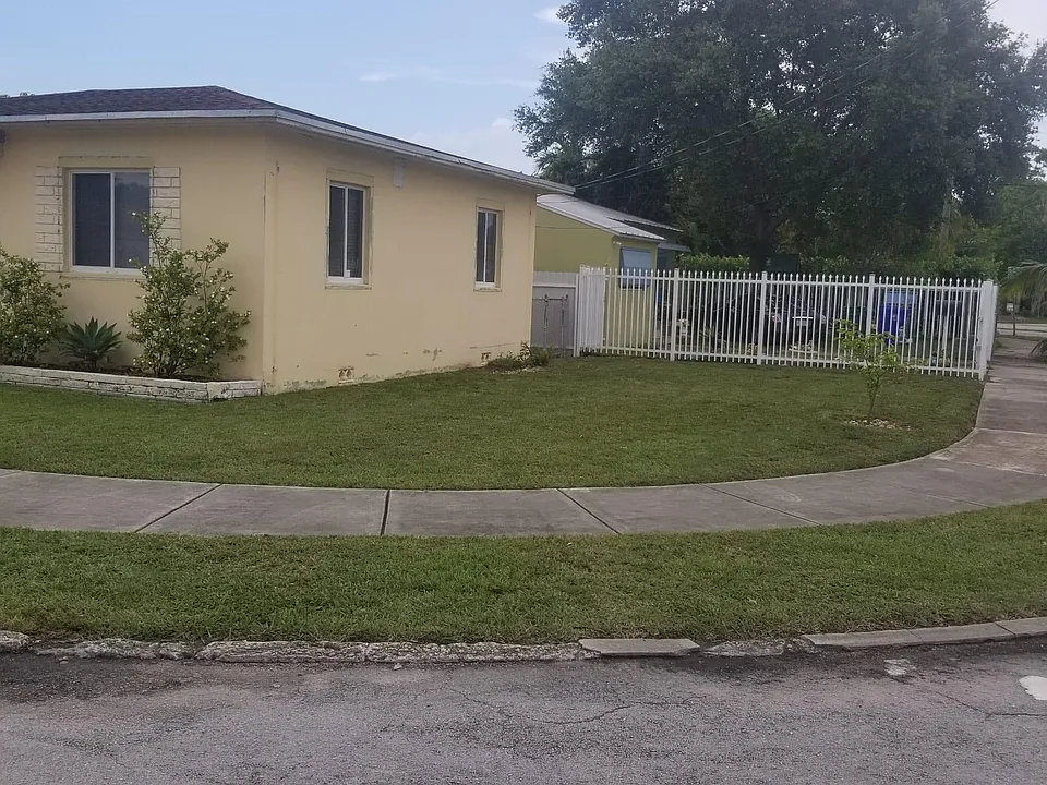 155 SW 33rd Ave