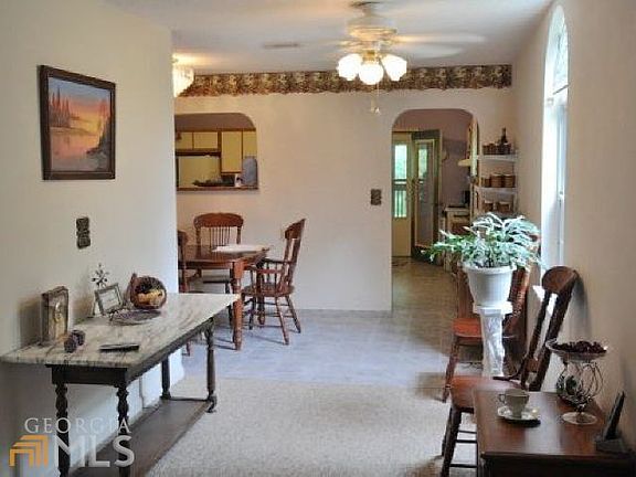 4th image of 2412 Iron Horse Dr