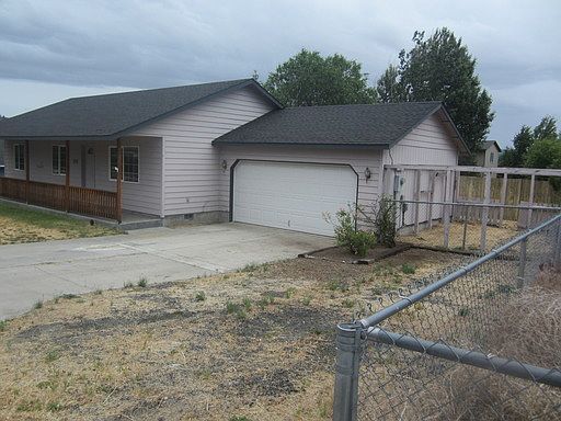 1st image of 820 NE Aspen St