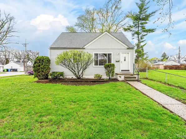 26605 Rialto St, Madison Heights, MI 48071