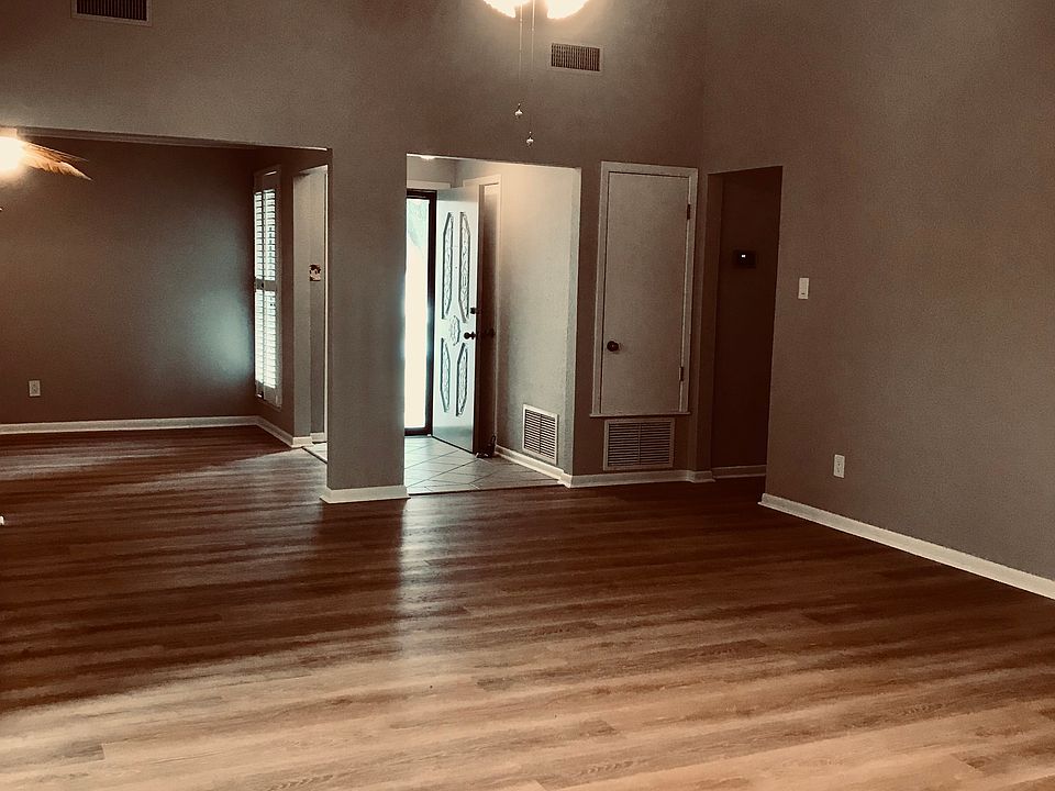1st image of 1505 Briar Dr